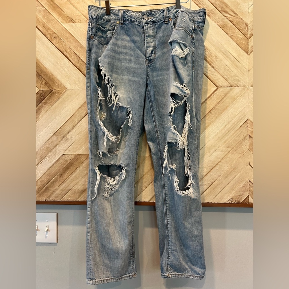 American Eagle Outfitters Destroyed Boyfriend Jeans
